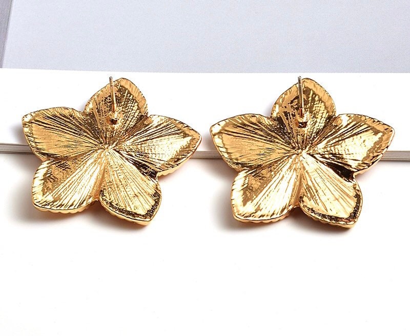 Nhyira - Gold leaves earring