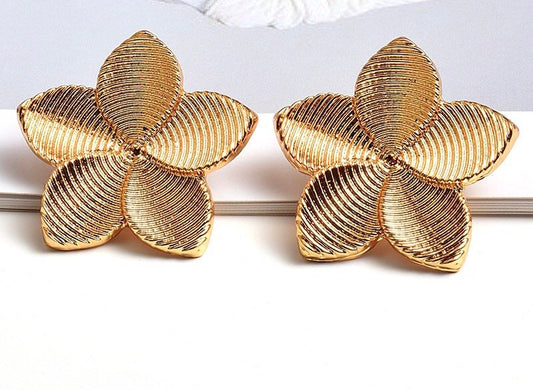 Nhyira - Gold leaves earring