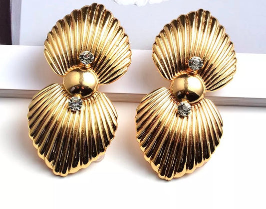 Eva - Gold Stud Earrings